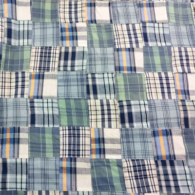 Pano com padrão xadrez patchwork azul, verde, branco e amarelo