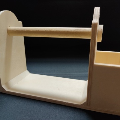 Suporte organizador de madeira com compartimento e barra