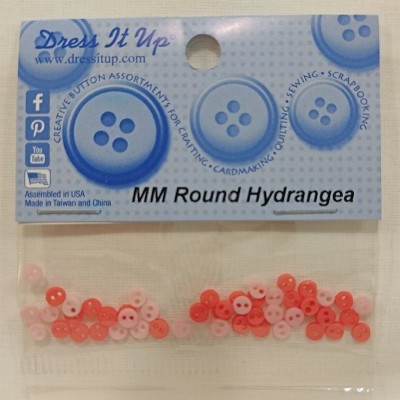 Pacote de botões pequenos redondos em tons de rosa e vermelho com embalagem e etiquetas azuis