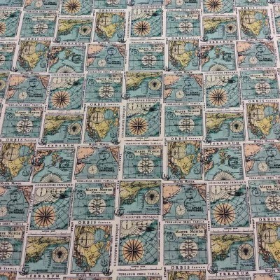 Tecido com padrão de mapas antigos em várias cores