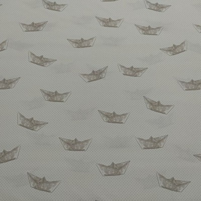 tecido branco com padrão de barcos de papel cinzentos
