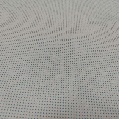 Tecido branco com pequenos pontos azuis em padrão repetido