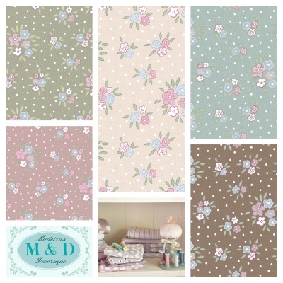 Tecidos com padrão floral em várias cores e uma pilha de tecidos num ambiente de costura