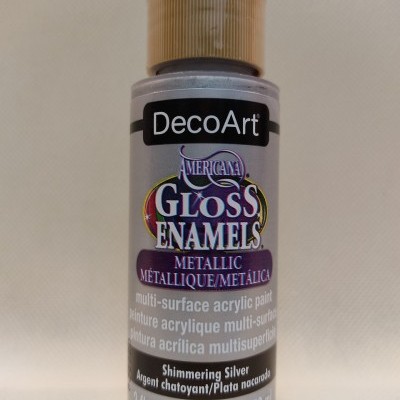 Frasco de tinta acrílica metálica prateada DecoArt com rótulo cinza e tampa dourada