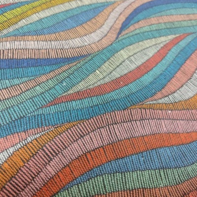 tecido colorido com padrão ondulado em várias cores