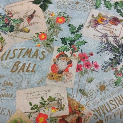 Tecido natalício com cartões de Natal, Papai Noel, folhas verdes e flores vermelhas