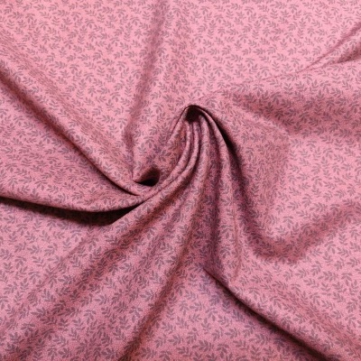 tecido rosa com padrão floral castanho claro