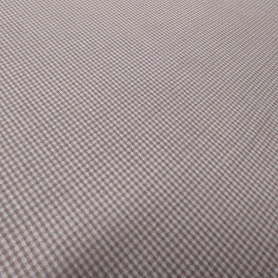 tecido xadrez castanho claro e branco