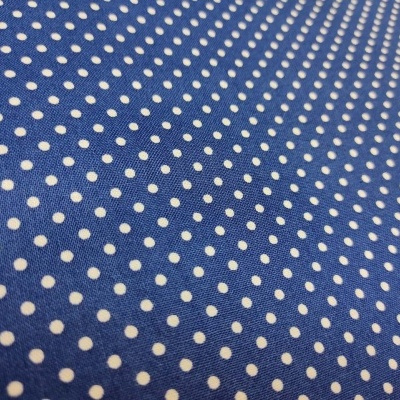 Tecido azul com bolinhas brancas