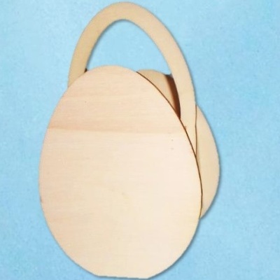 Sacola decorativa de madeira clara em forma de ovo com alça