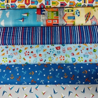 Tecidos coloridos com padrões marítimos variados