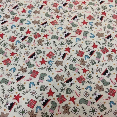 Tecido com padrão natalício com meias, estrelas, biscoitos, presentes e bastões de açúcar