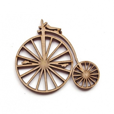 Peça decorativa em madeira em forma de bicicleta antiga