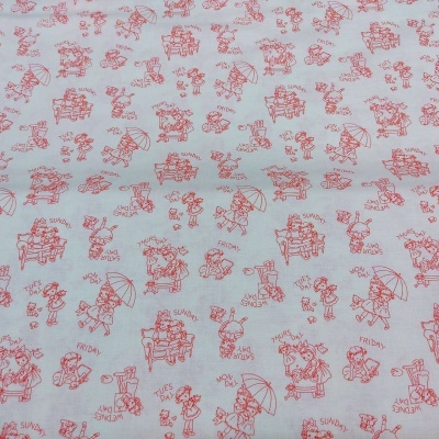 Tecido branco com padrão de desenhos infantis e texto dos dias da semana em vermelho.