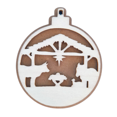 Enfeite de Natal em madeira com cena da Natividade recortada