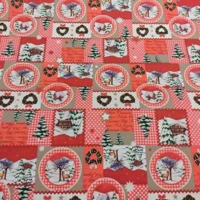 Tecido natalício com padrão de renas, árvores e casas em neve