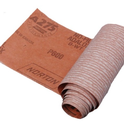 Folha de lixa Norton castanha com texto, enrolada