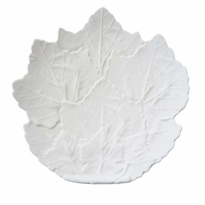 Prato branco decorativo em forma de folha com textura