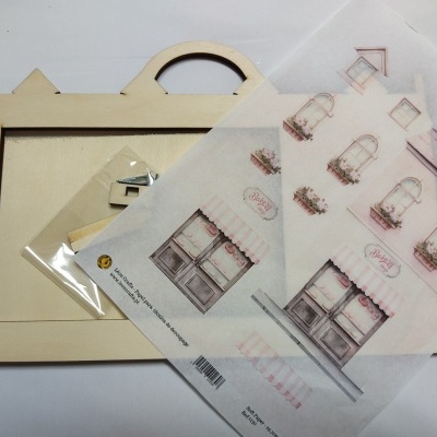 Kit de artesanato com base em madeira e folhas com desenhos de fachada de loja para recortar.