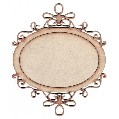 Moldura oval decorativa em madeira com detalhes ornamentais