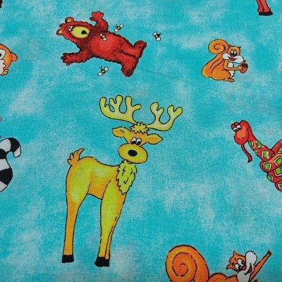 tecido azul com desenhos animados de animais coloridos
