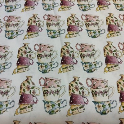 Tecido com padrão de chávenas e bules de chá coloridos