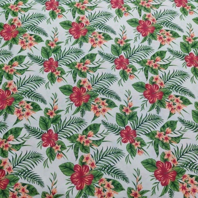 Tecido com padrão floral vermelho, amarelo e verde em fundo branco