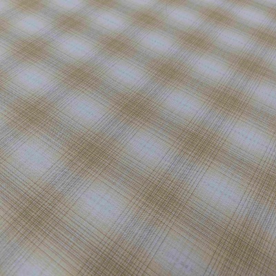 Tecido com padrão xadrez bege e branco com linhas cruzadas