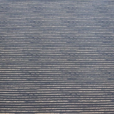 tecido listrado escuro com linhas horizontais claras