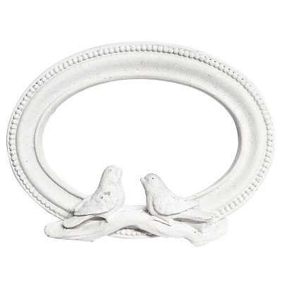 Moldura oval branca com aves em relevo na base
