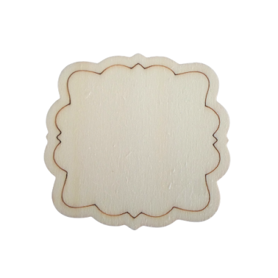 Prancha de madeira clara com padrão decorativo