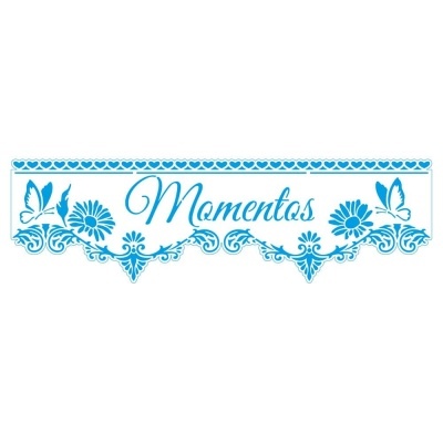 Stencil decorativo azul com palavra 'Momentos', flores, borboletas e corações