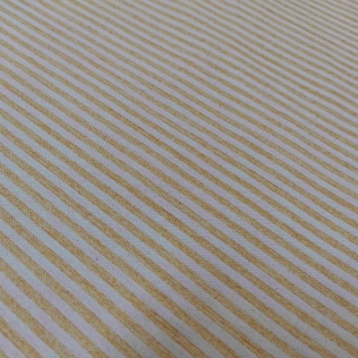 Tecido branco com riscas diagonais castanhas finas