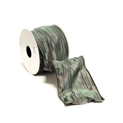 Rolo de fita decorativa verde escura em tecido plissado