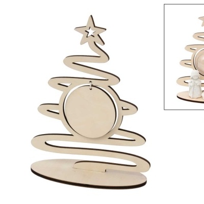 Escultura decorativa de Natal em madeira clara em forma de árvore