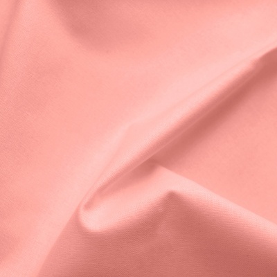 Tecido rosa claro liso com dobra