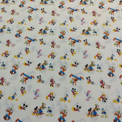 Tecido branco com padrão de personagens Disney coloridos
