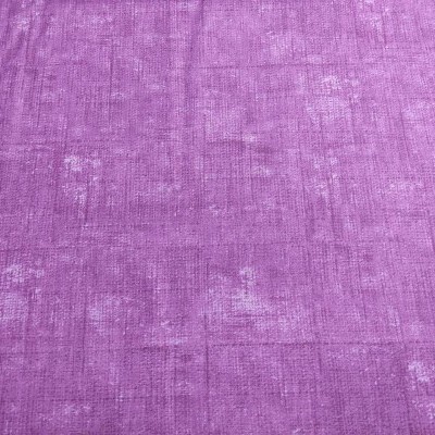 Tecido rosa texturizado com padrão irregular e manchas claras