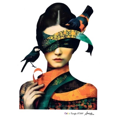 Retrato artístico digital de mulher com faixa colorida nos olhos e pássaros.
