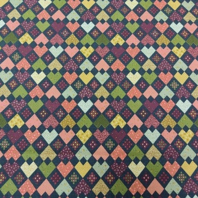 Tecido com padrão geométrico colorido de losangos em fundo azul escuro