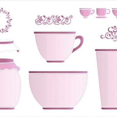 Utensílios de cozinha rosa com padrões florais e franjas