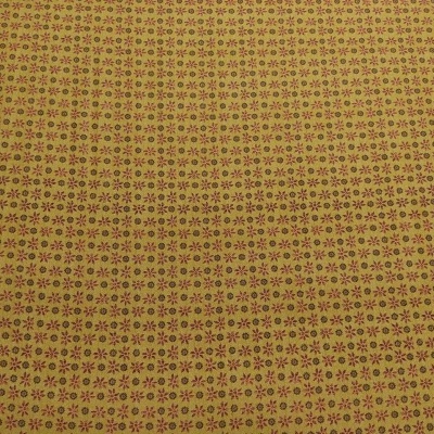 tecido amarelo com padrão floral vermelho e castanho