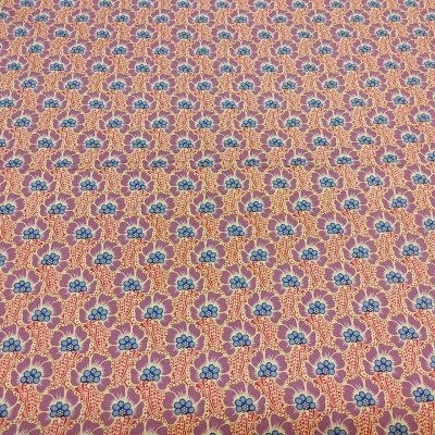 Tecido padrão floral azul e amarelo em fundo rosa