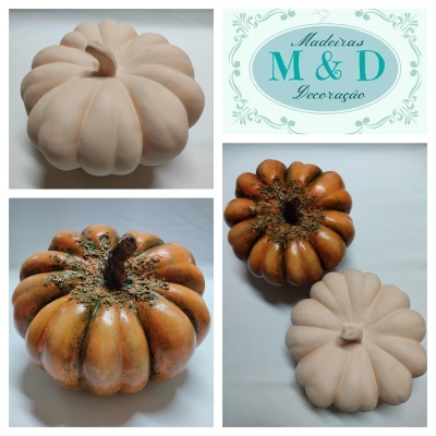Abóboras decorativas em madeira laranja e natural com logo M & D
