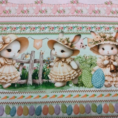 Estampa de coelhinhos vestidos e ovos de Páscoa coloridos em pano decorativo.