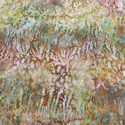 Tecido colorido com padrão abstrato de folhas e líquenes