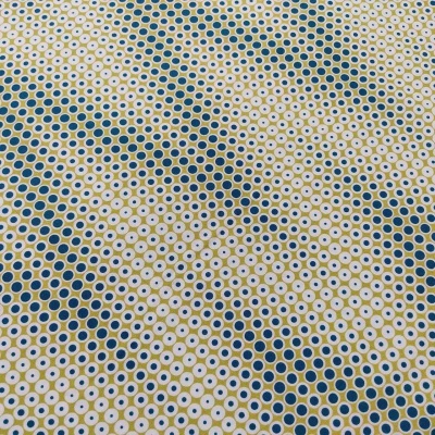 Tecido amarelo com padrão de círculos azuis e brancos