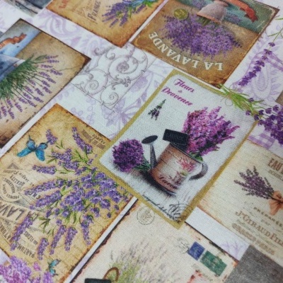 Tecido estampado com motivos e textos relacionados à lavanda