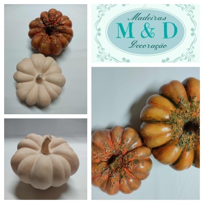 Abóboras decorativas em madeira com logotipo de Madeiras M & D Decoração
