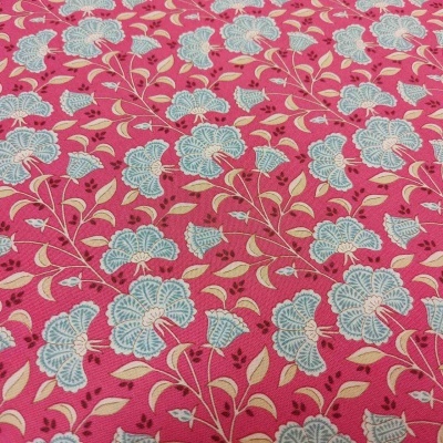 Tecido rosa com padrão floral azul claro e folhas castanhas
